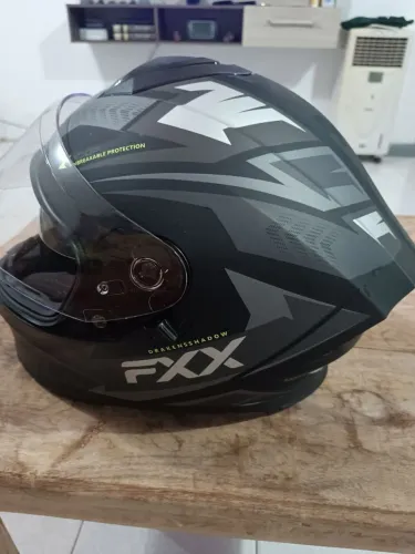 Capacete FXX muito novo