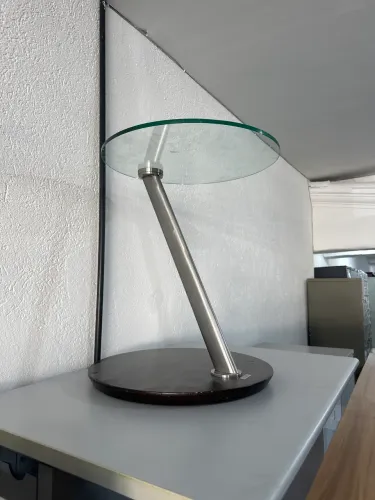 Mesa lateral pra escritório com vidro