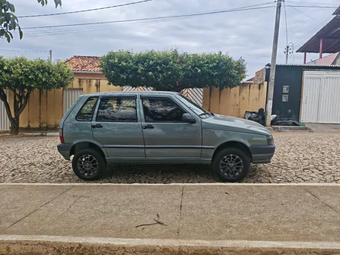 Fiat Uno Mille Grazie 1.0 Fire Flex 8V 4P 2013