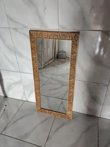 Espelho com moldura