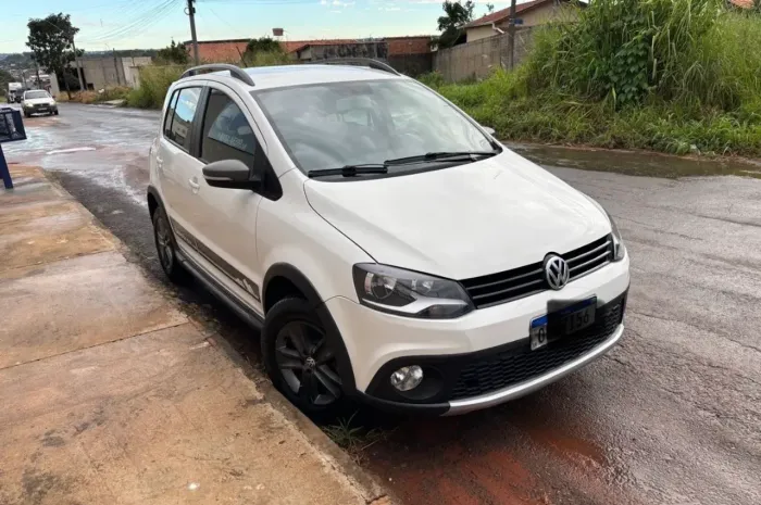 Volkswagen Crossfox 1.6 MI Total Flex 8V 5P 2012