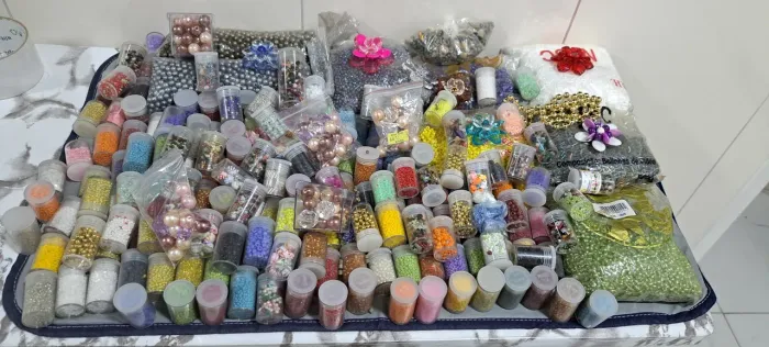 Super lote de misangas, + de250 vidrinhos fofa os sacos e os enfeites
