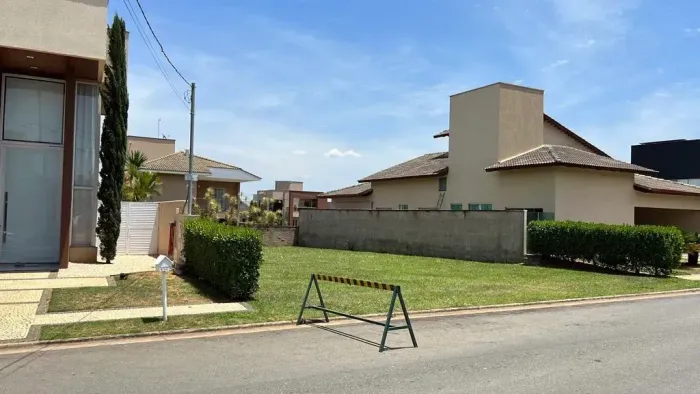 Casa de condomínio para venda possui 420 metros quadrados em Jardins Lisboa - Goiânia - GO