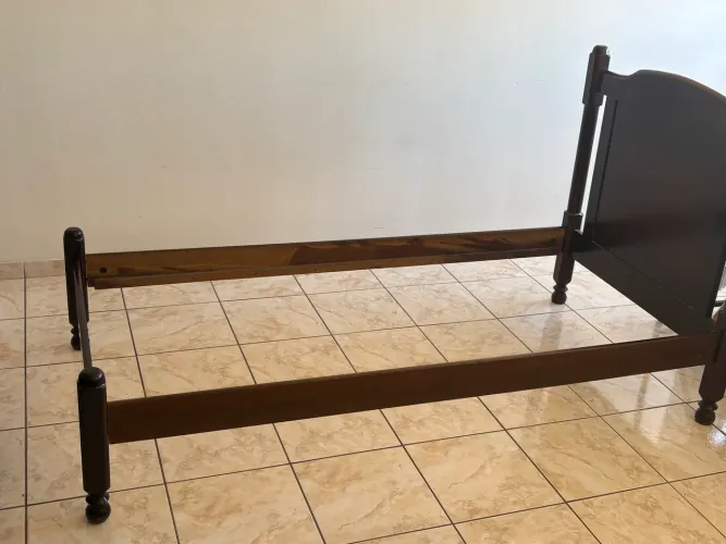 Cama de solteiro Imbuia