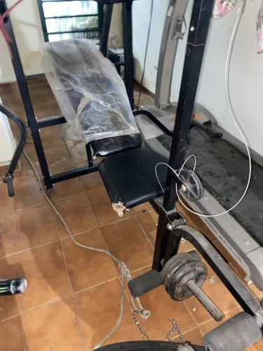 ? KIT ACADEMIA + ANILHAS - BANCO E ESTAÇÃO DE MUSCULAÇÃO