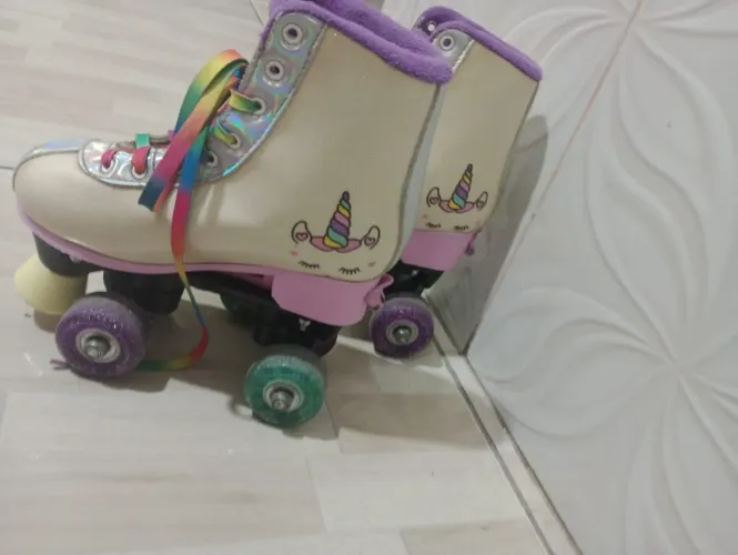 Patins infantil Unicórnio 4 rodas com LED - Ajustável - Ótimo estado