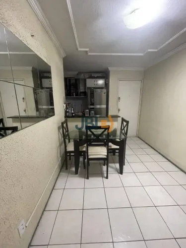 Vende-se apartamento com 2 quartos - Condomínio Santíssimas Trindade