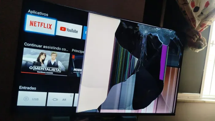 Vende-se tv pra retiradas de peça, tv de 50 smartv.