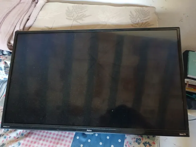 vendo smat tv PHILCO  ROKU TV ( com defeito , nao aparece imagem)