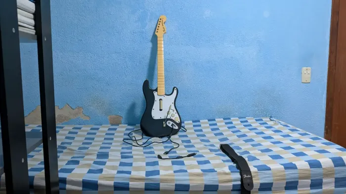 Guitarra Rock Band XBOX 360 com fio e correia