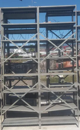 VENDA DE ESTANTES METÁLICAS INDUSTRIAIS