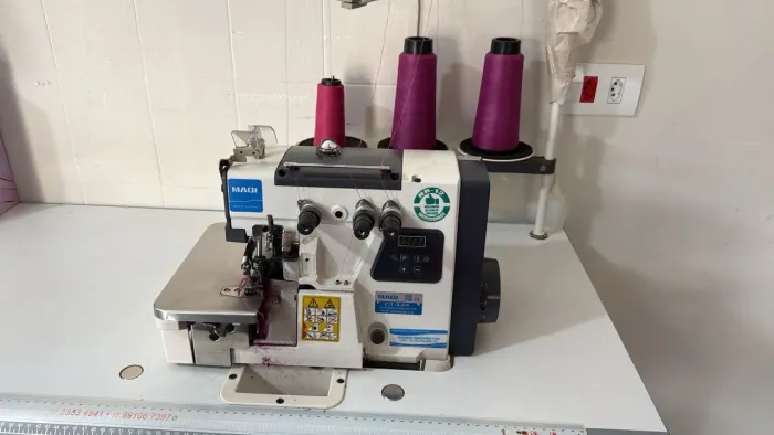 MÁQUINA DE COSTURA OVERLOCK