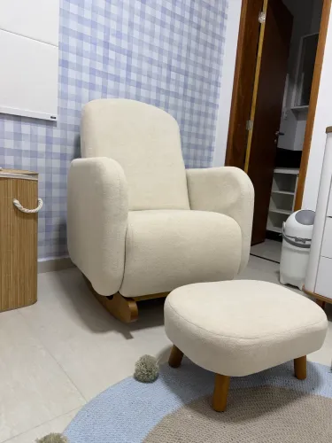 Poltrona de Amamentação com Balanço e Puff - Bege