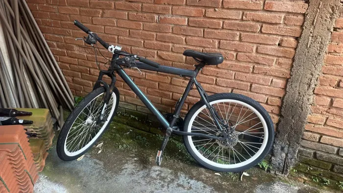 Bicicleta aro 29 alumínio freio à disco usada leve defeito no guidão recém revisada