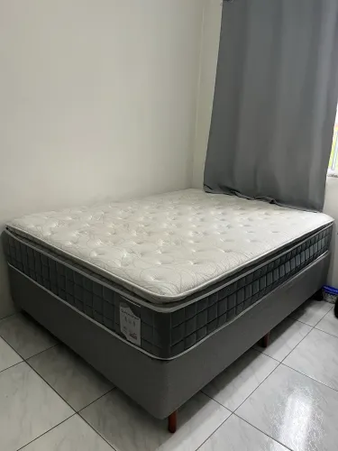 colchão + base box casal Orthofam, em excelente estado de conservação.