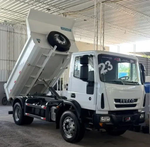 Iveco 170E21 Ano 2023 c/ Caçamba - Extra
