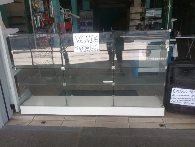 Vitrine vidro com base formica 180x105x30 ou 3x250 cartao
