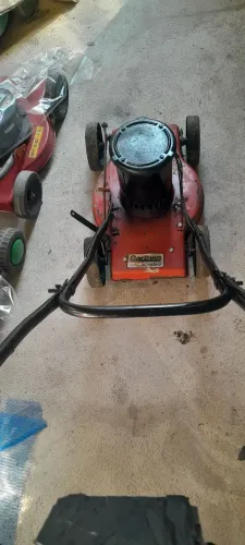 Máquina de cortar grama
