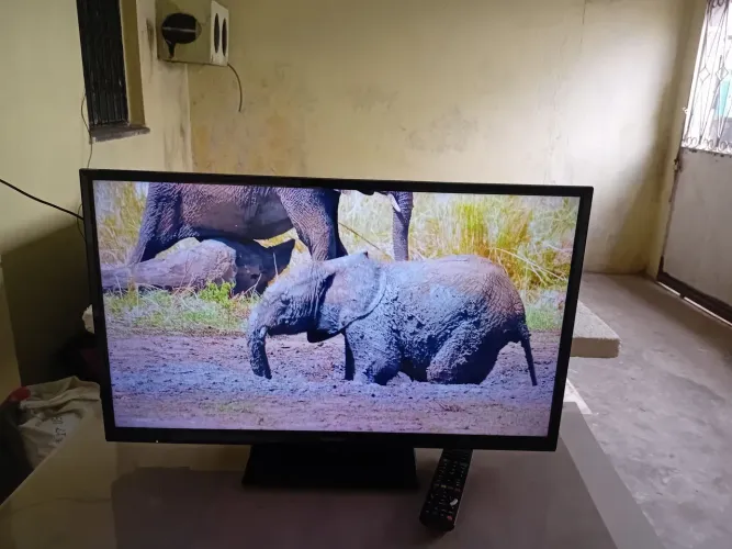 VENDO UMA TV SMART 32 POLEGADAS PANASONIC .