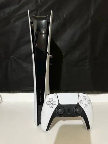 PlayStation 5 slim com 1 tera de armazenamento