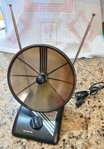 Antena UHF e FM Prismatic