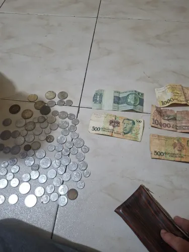 Moedas e cédulas antigas