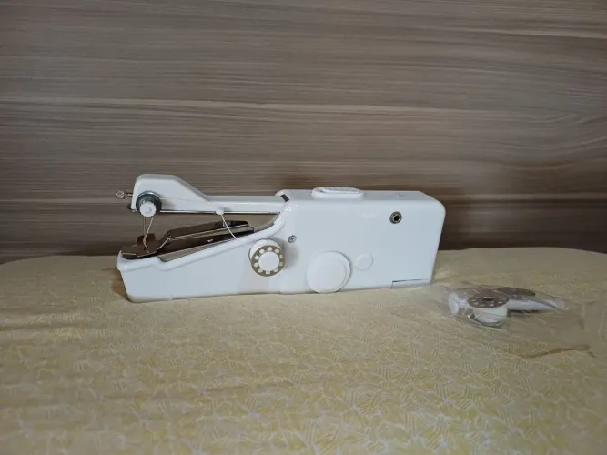Máquina de costura portátil