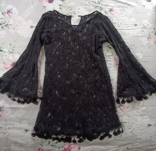 Saída de praia vestido curto preto em renda TAM P