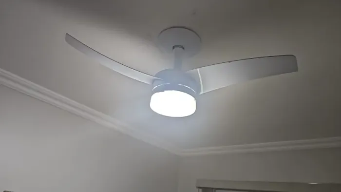 Ventilador de teto com controle remoto
