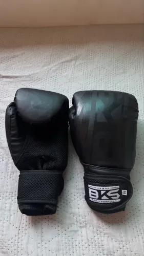 Luva de Muay Thai 16 OZ Seminova - Excelente Estado
