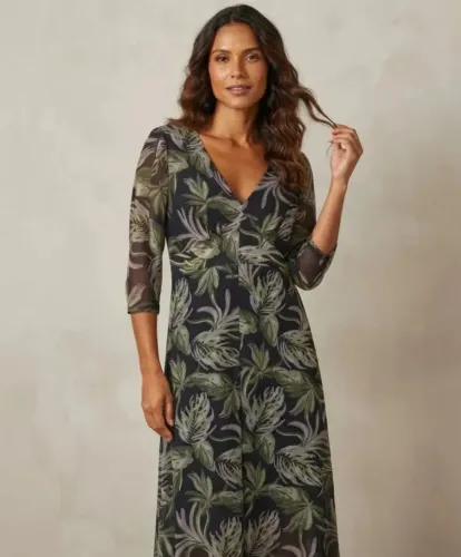 vestido floral tule com forro e mangas. tamanho G