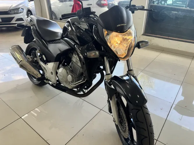 HONDA CB-300R Preta / Toda Revisada