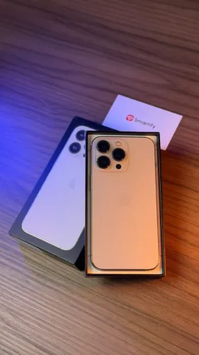 iPhone 13 Pro na deslumbrante cor dourada, com generosos 128GB de armazenamento