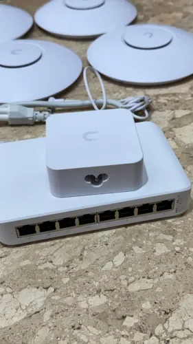 Switch Ubiquiti Unifi Lite 8 Poe