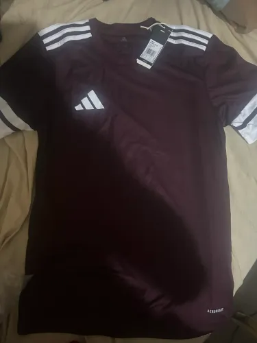 camiseta esportiva adidas, nova. nunca usada.