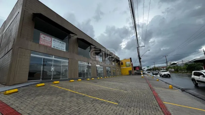Salão comercial com 112 m² na Av. Miguel Sutil - Dom Aquino