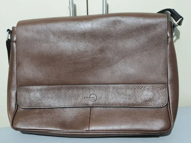 Bolsa transversal em couro para macbook da IPLACE