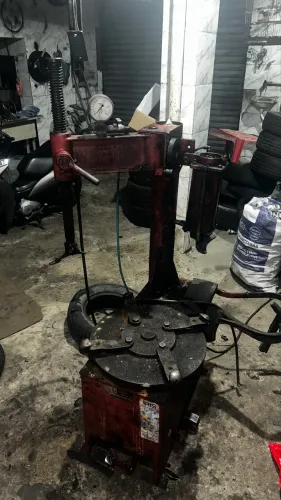 Desmontadora de pneu