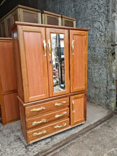 Guarda roupa de solteiro 3 portas espelhado novo frete grátis.