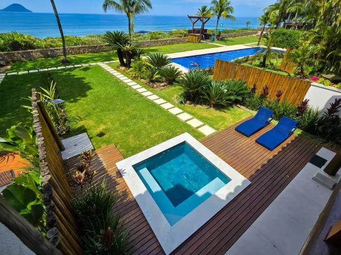CASA A VENDA EM CONDOMÍNIO EXCLUSIVO PÉ NA AREIA EM BARRA DO UNA
