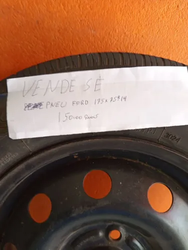 Vendo pneu 175/75 R14 já montado com a roda toda roda de carro Ford fiesta Ford Ka Pampa