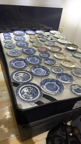 Lote com 43 pratos decorativos antigos - coleção para parede