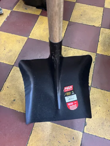 Pá quadrada com cabo MAX