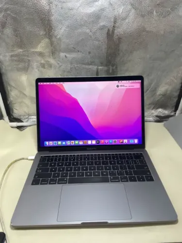  MacBook Pro A1708  13 polegadas, 8 GB RAM e SSD 256 GB