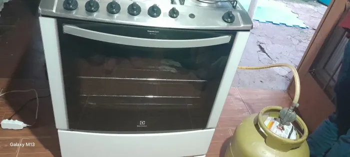 Fogão eletrolux 5 bocas forno autolimpante com duas grades e válvula de seguranca