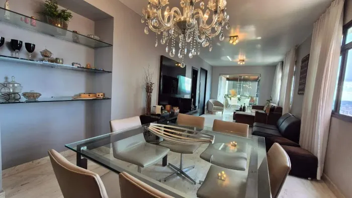 Confortável apartamento com 4 quartos com varanda no Buritis, BH