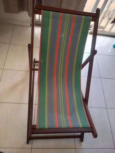 Espreguiçadeira de madeira maciça nunca usada, motivo da venda é que estou de mudança!