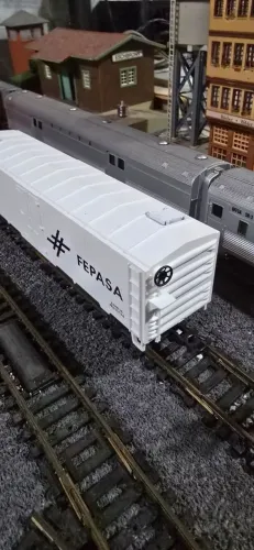 Ferromodelismo - Vagão Isotérmico FEPASA
