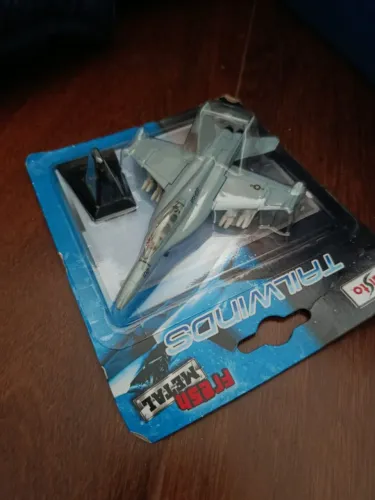 MINIATURA F-18 USA Maisto