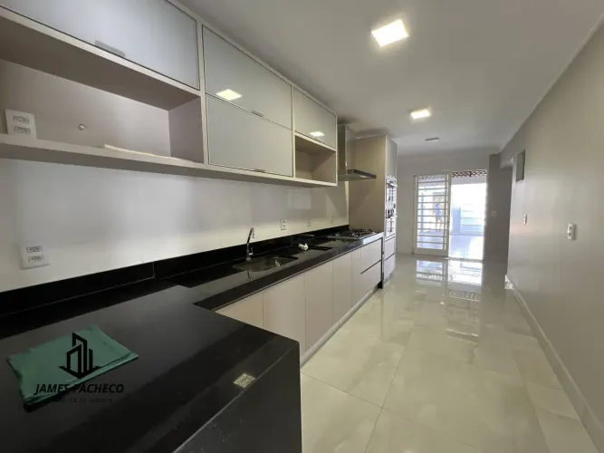 Casa com 3 quartos a venda, 220m2 - Setor Parque Atheneu